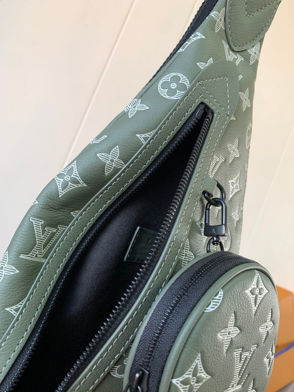 LOUIS VUITTON DUO CROSSBAG BAG 42 IN GREEN AND WHITE MONOGRAM SHADOW COWHIDE