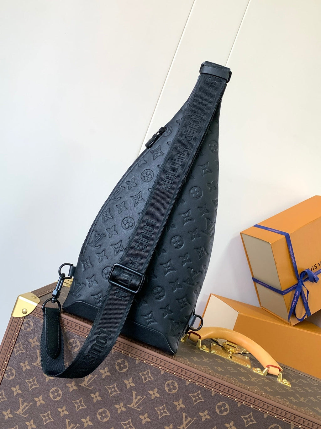 LOUIS VUITTON DUO CROSSBAG BAG 42 IN BLACK EMBOSSED CALFSKIN