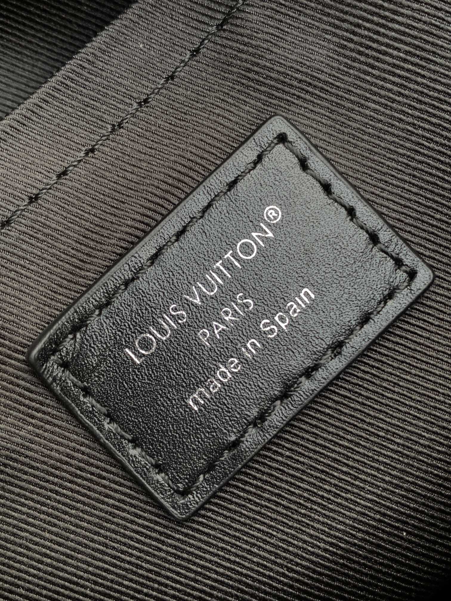 LOUIS VUITTON LV 25S KEEPALL CARGO BANDOULIÈRE 25 IN BLACK CALFSKIN SILVER HARDWARE