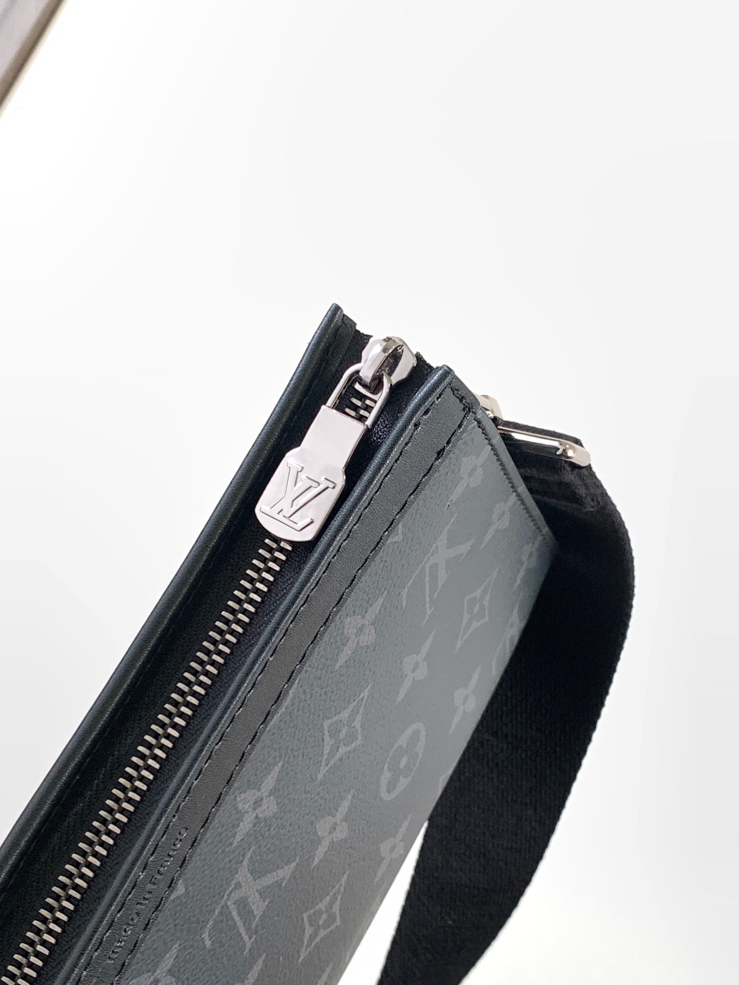 LOUIS VUITTON LV 25S GASTON WEARABLE WALLET 22 IN MONOGRAM ECLIPSE REVERSE CANVAS