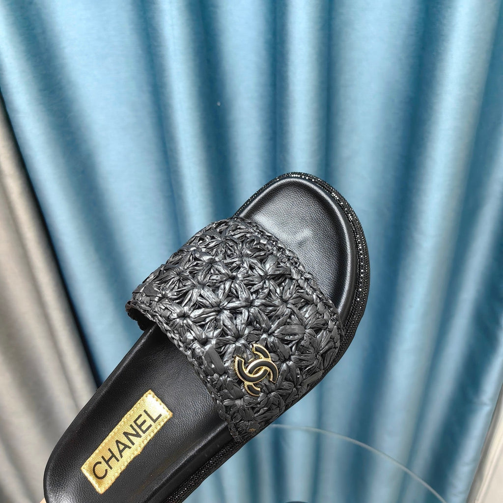 CHANEL KNIT SLIPPERS IN BLACK WOVEN SATIN AND SHEEPSKIN