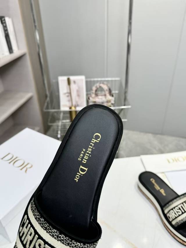 DIOR CD DWAY PLATFORM SLIDE IN BLACK AND WHITE COTTON EMBOSSED LOGO