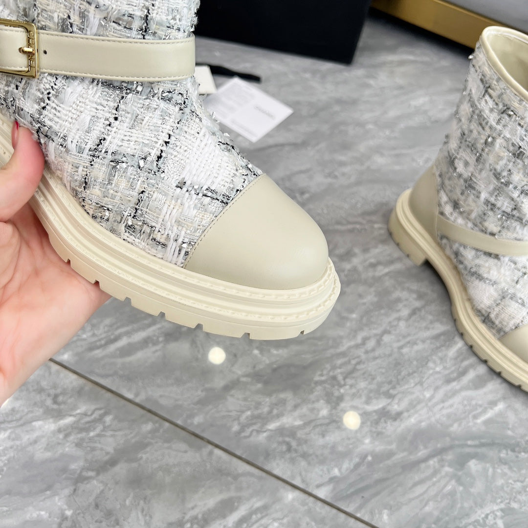 CHANEL 25S MID-CALF BOOTS 45MM IN BEIGE CALFSKIN AND WHITE TWEED GOLD HARDWARE