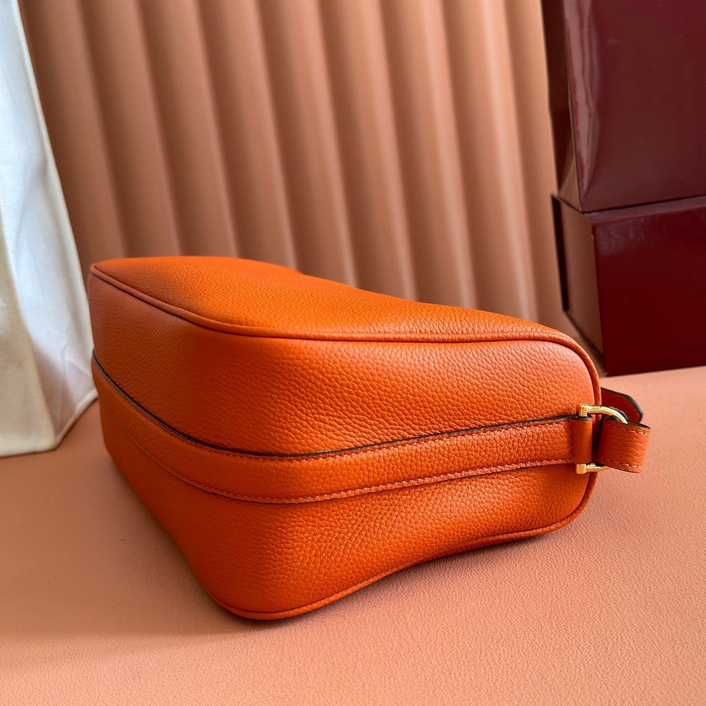GUCCI 26S SHOULDER BAG 31 IN ORANGE CALFSKIN