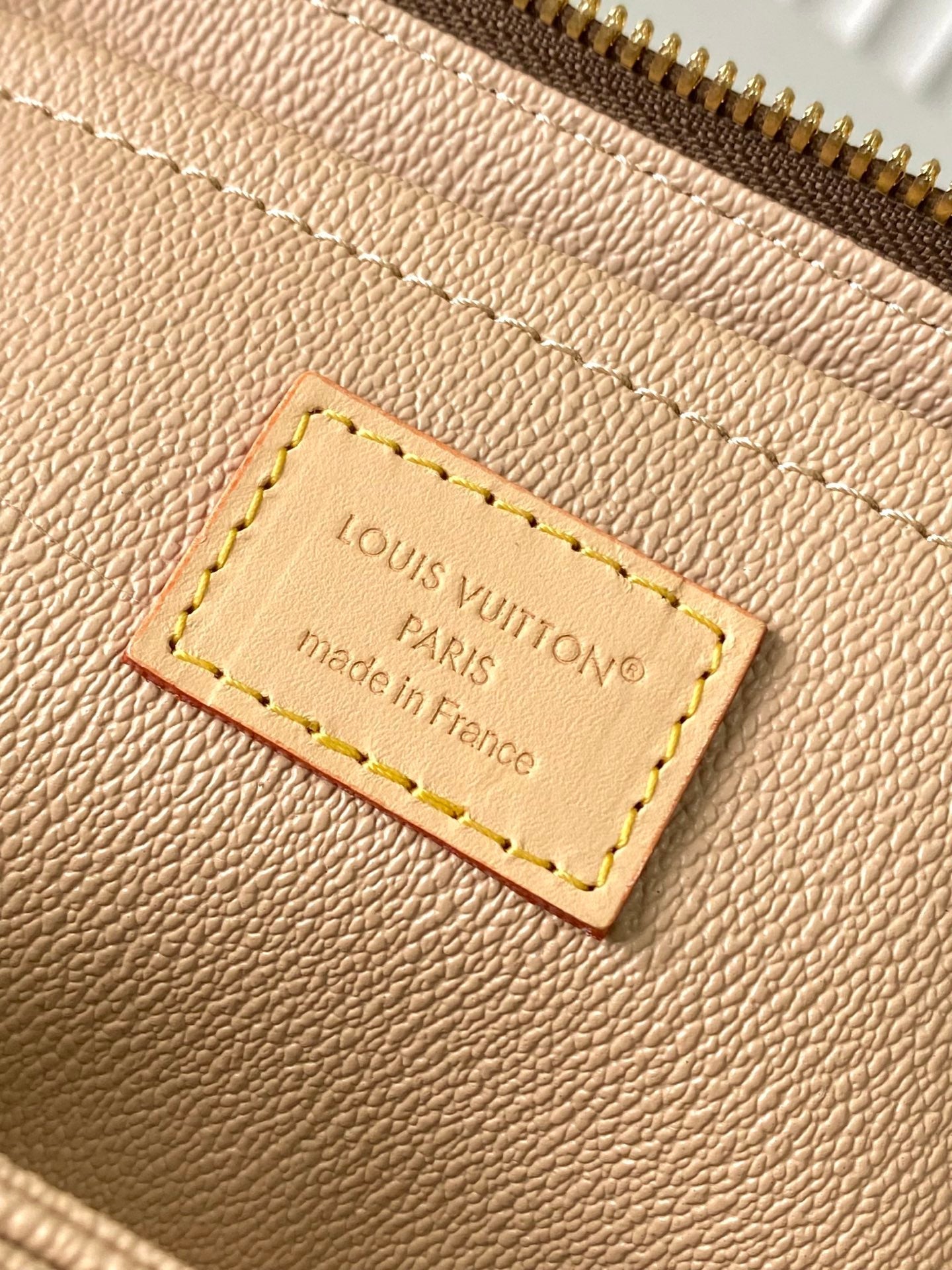 LOUIS VUITTON COMPARTMENTS 24 IN BROWN MONOGRAM CANVAS WITH GOLD LOCK