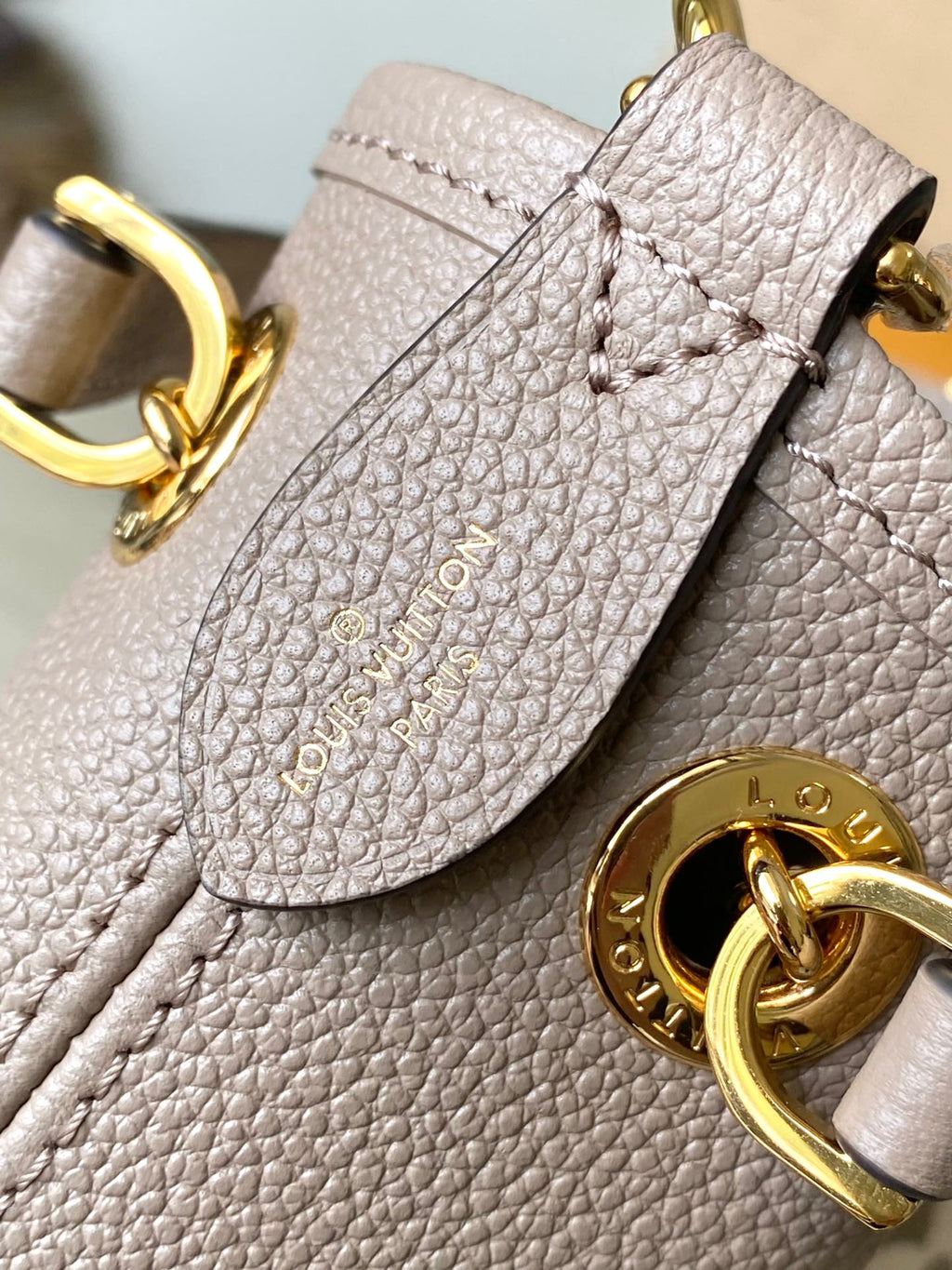 LOUIS VUITTON BUNDLE 28 IN TOURTERELLE WHITE MONOGRAM EMPREINTE LEATHER GOLD HARDWARE