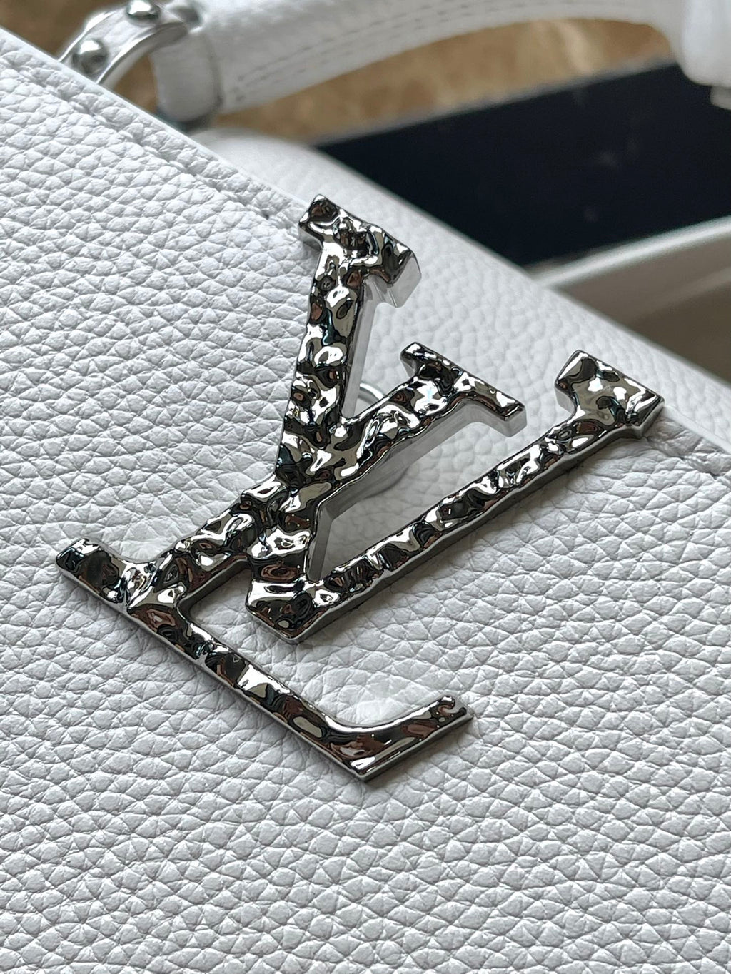 LOUIS VUITTON CAPUCINES EAST-WEST MINI 22 IN WHITE CALFSKIN SILVER HARDWARE