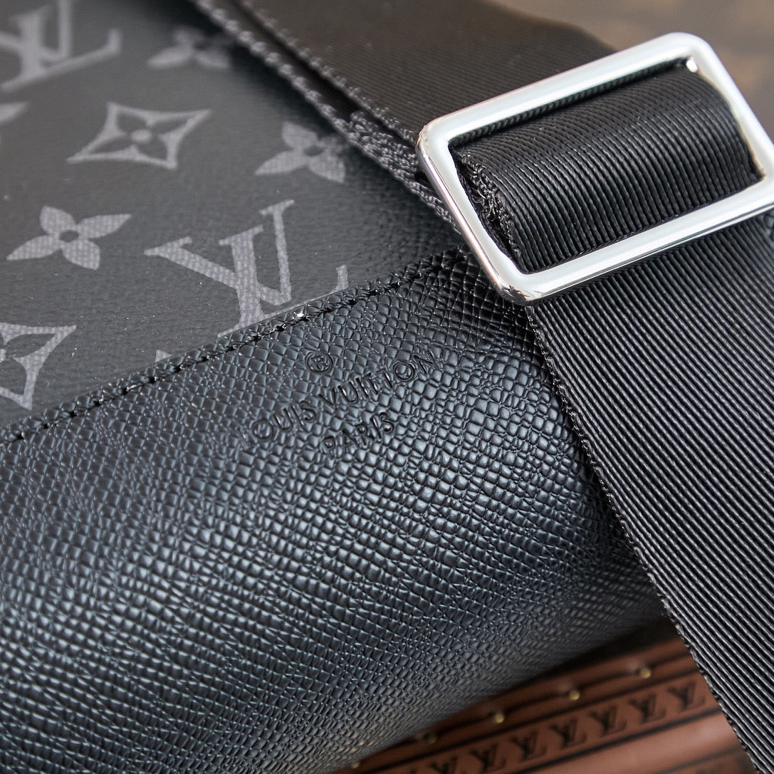 LOUIS VUITTON DUO CROSSBAG 42 IN BLACK MONOGRAM ECLIPSE CANVAS
