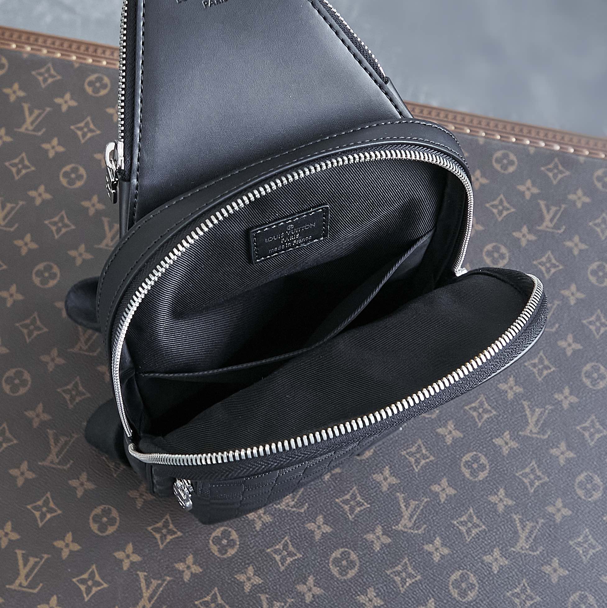 LOUIS VUITTON AVENUE SLINGBAG 31 IN BLACK DAMIER INFINI CALFSKIN