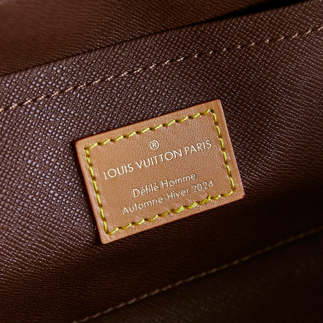 LOUIS VUITTON LOCKER DOPP KIT 23 IN BROWN MONOGRAM DUST CANVAS