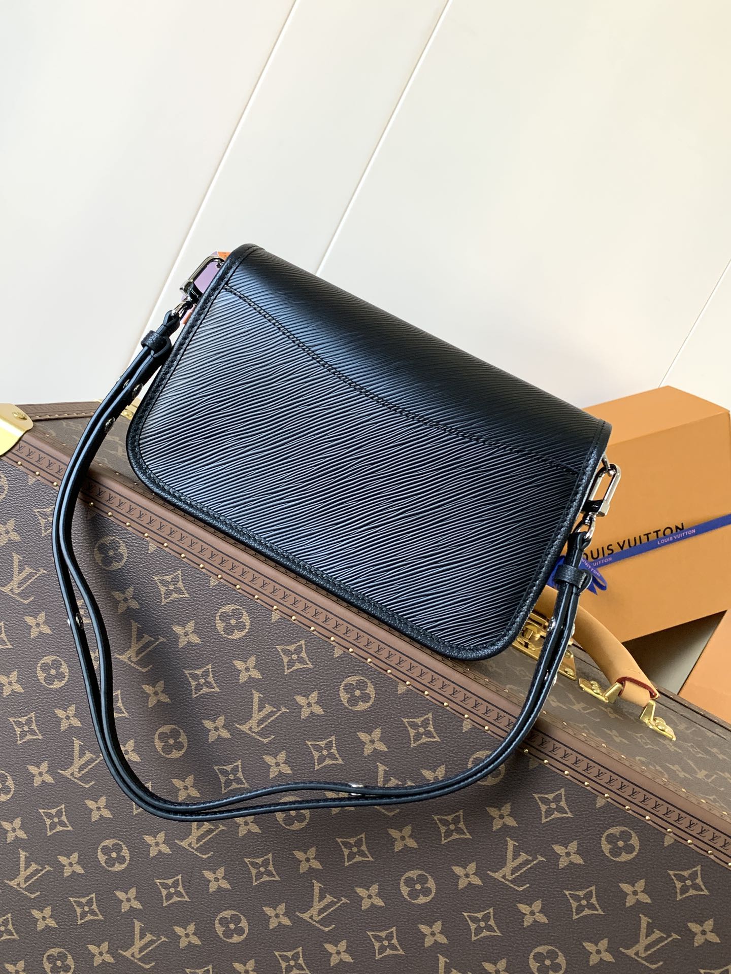 LOUIS VUITTON BUCI BAG 24 IN BLACK EPI GRAIN COWHIDE