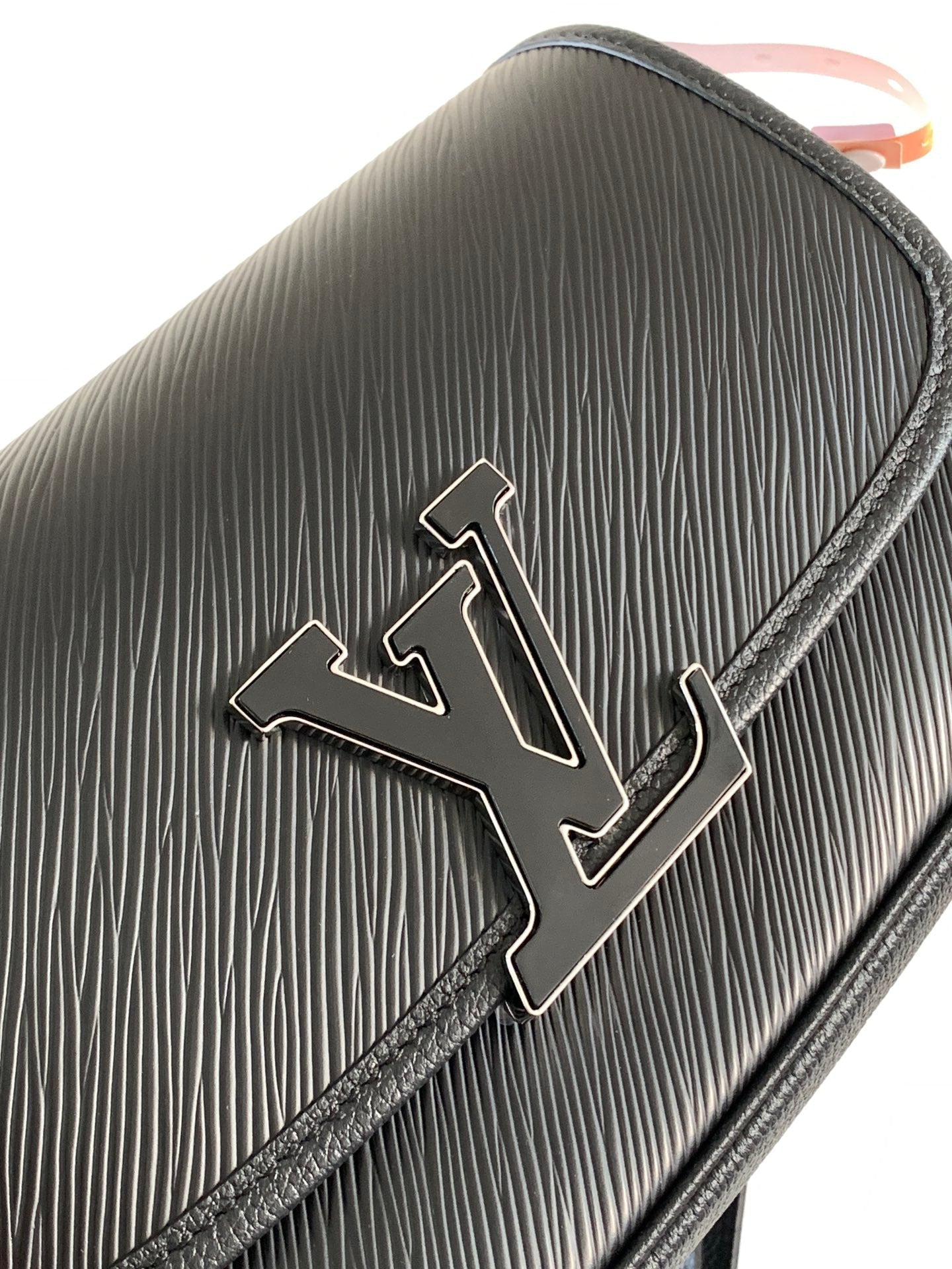 LOUIS VUITTON BUCI BAG 24 IN BLACK EPI GRAIN COWHIDE