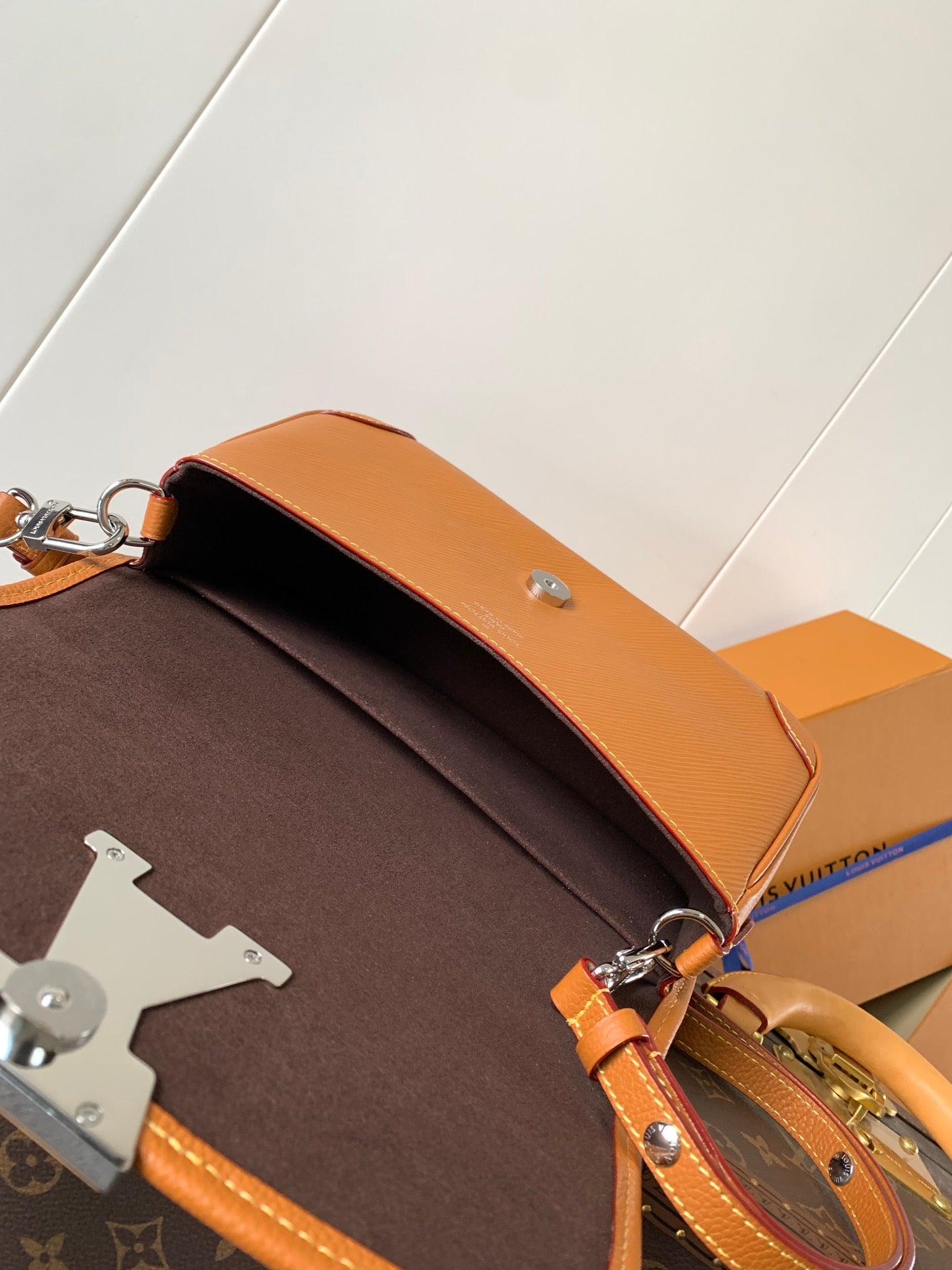 LOUIS VUITTON BUCI BAG 24 IN GOLD MIEL BROWN EPI GRAIN COWHIDE