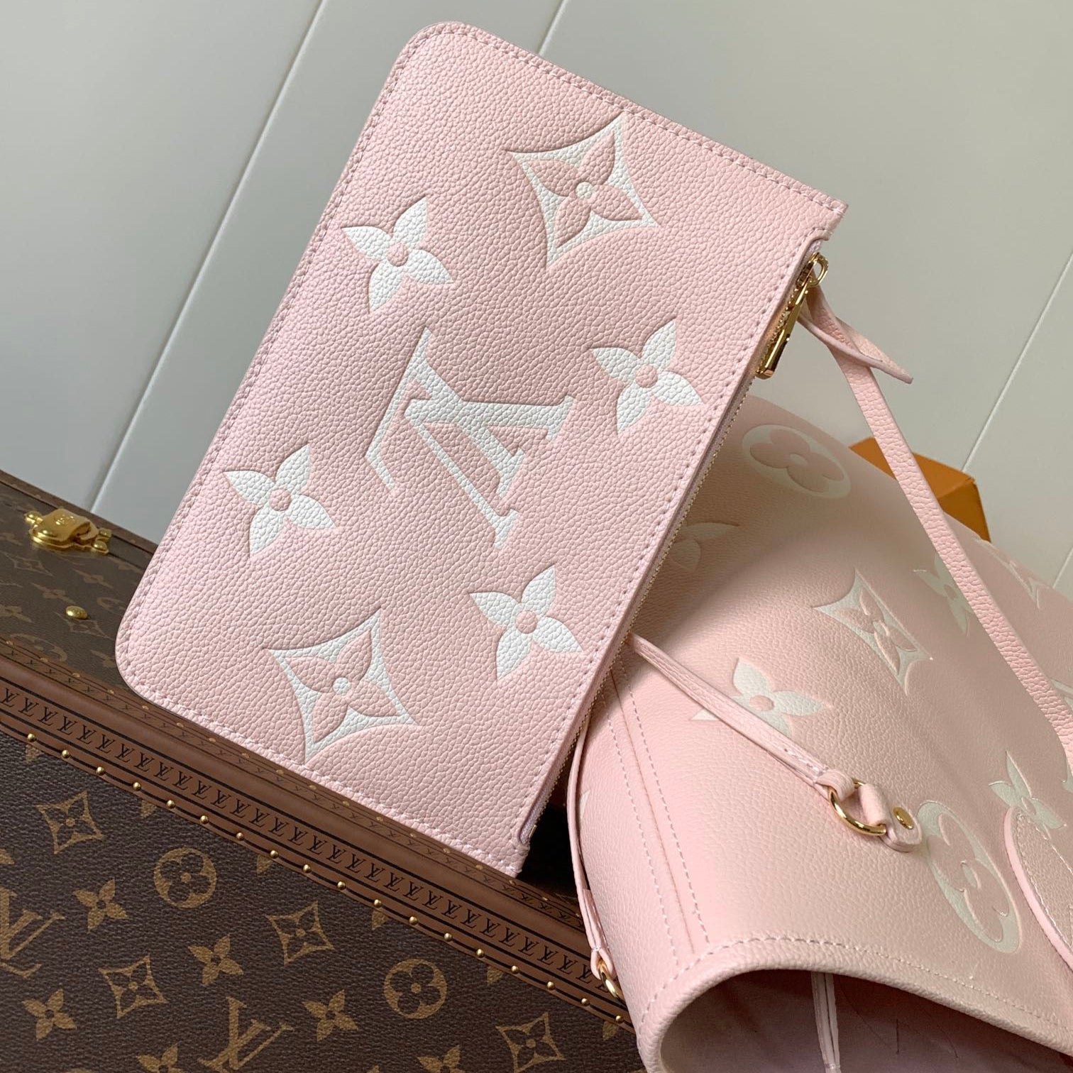 LOUIS VUITTON NEVERFULL MM BAG 32 IN PINK AND BEIGE EMBOSSED COWHIDE