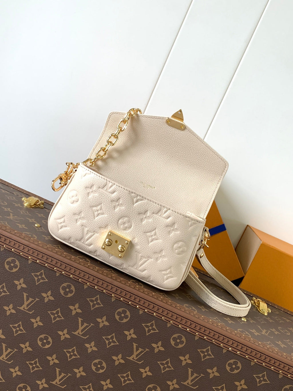 LOUIS VUITTON POCHETTE MÉTIS EAST WEST 22 IN LIGHT BEIGE MONOGRAM EMPREINTE CALFSKIN EMBOSSED