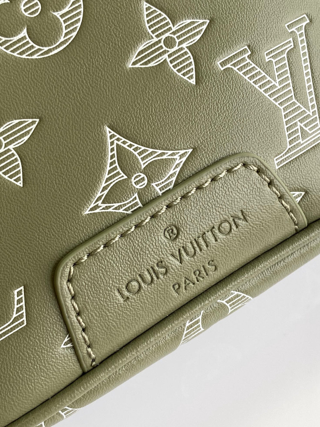 LOUIS VUITTON LV 25S DISCOVERY BUMBAG 44 IN OLIVE GREEN MONOGRAM CALFSKIN AND CANVAS