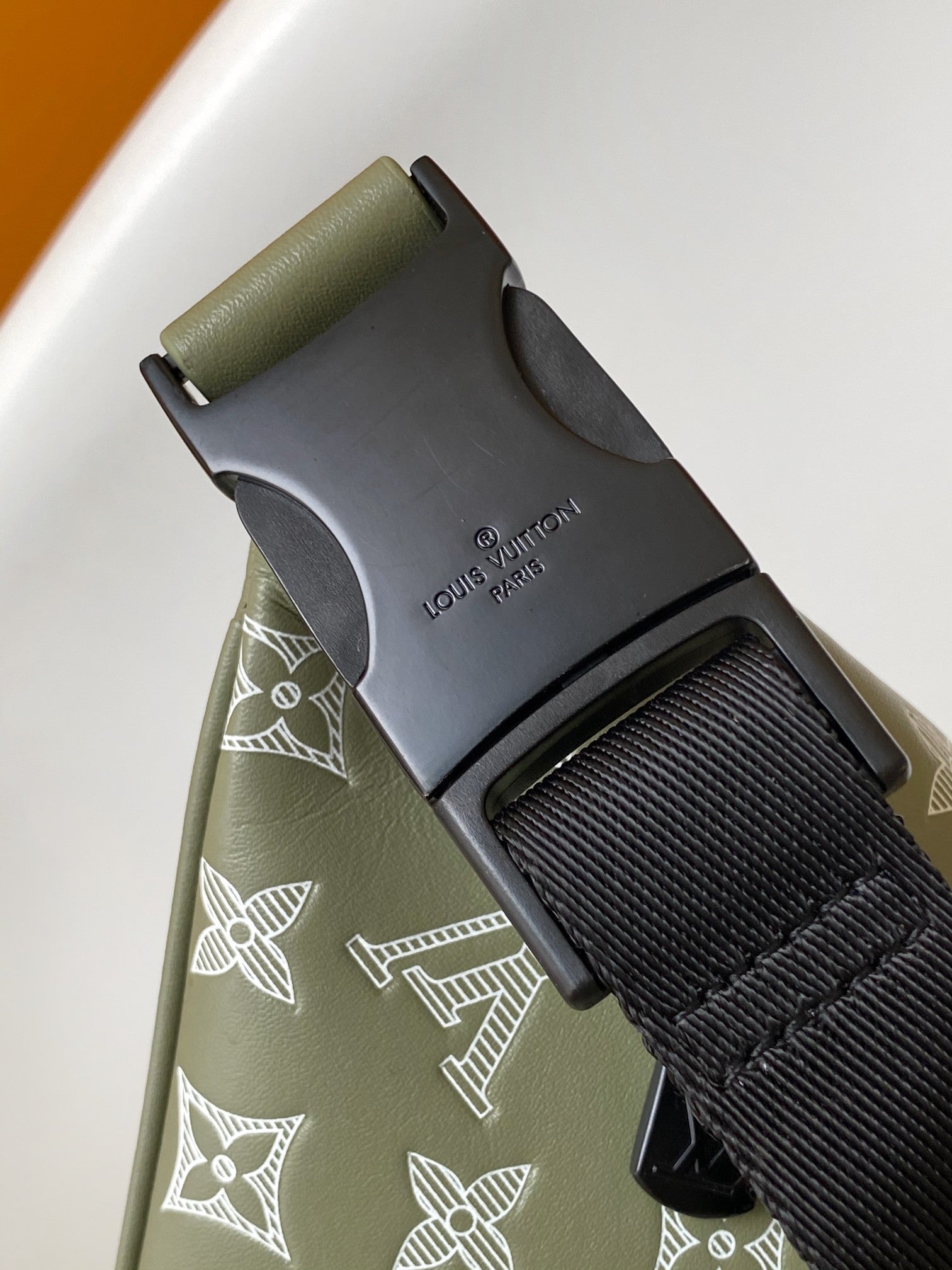 LOUIS VUITTON LV 25S DISCOVERY BUMBAG 44 IN OLIVE GREEN MONOGRAM CALFSKIN AND CANVAS