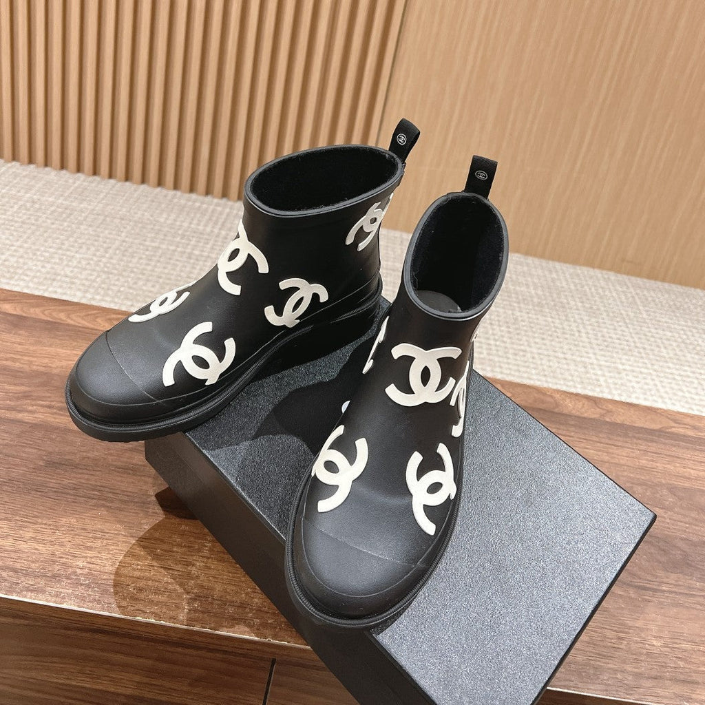 CHANEL RAIN BOOTS BLACK TPU WITH WHITE LOGO