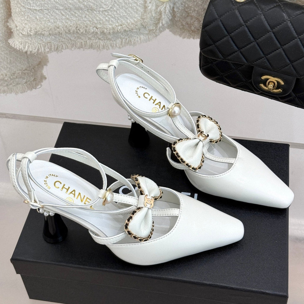 CHANEL CHAIN BOW HIGH HEEL 8 CM SLINGBACKS IN WHITE SUEDE