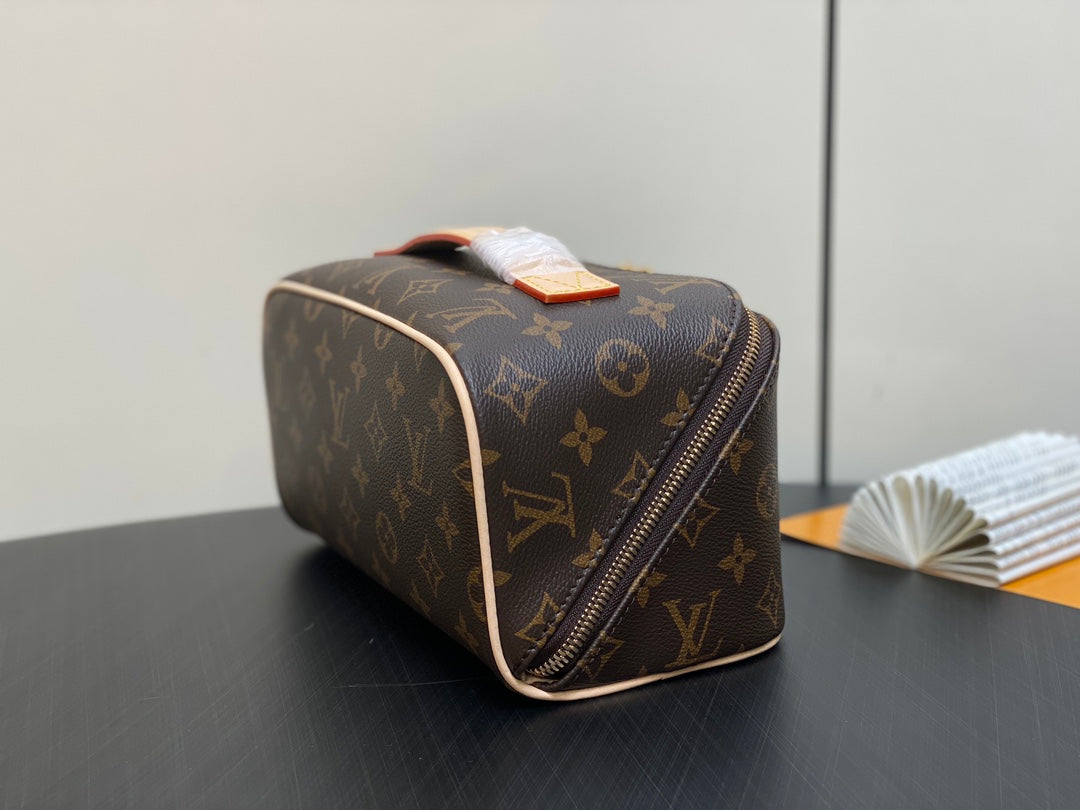 LOUIS VUITTON TOILETRY BAG 24 IN BROWN MONOGRAM CANVAS