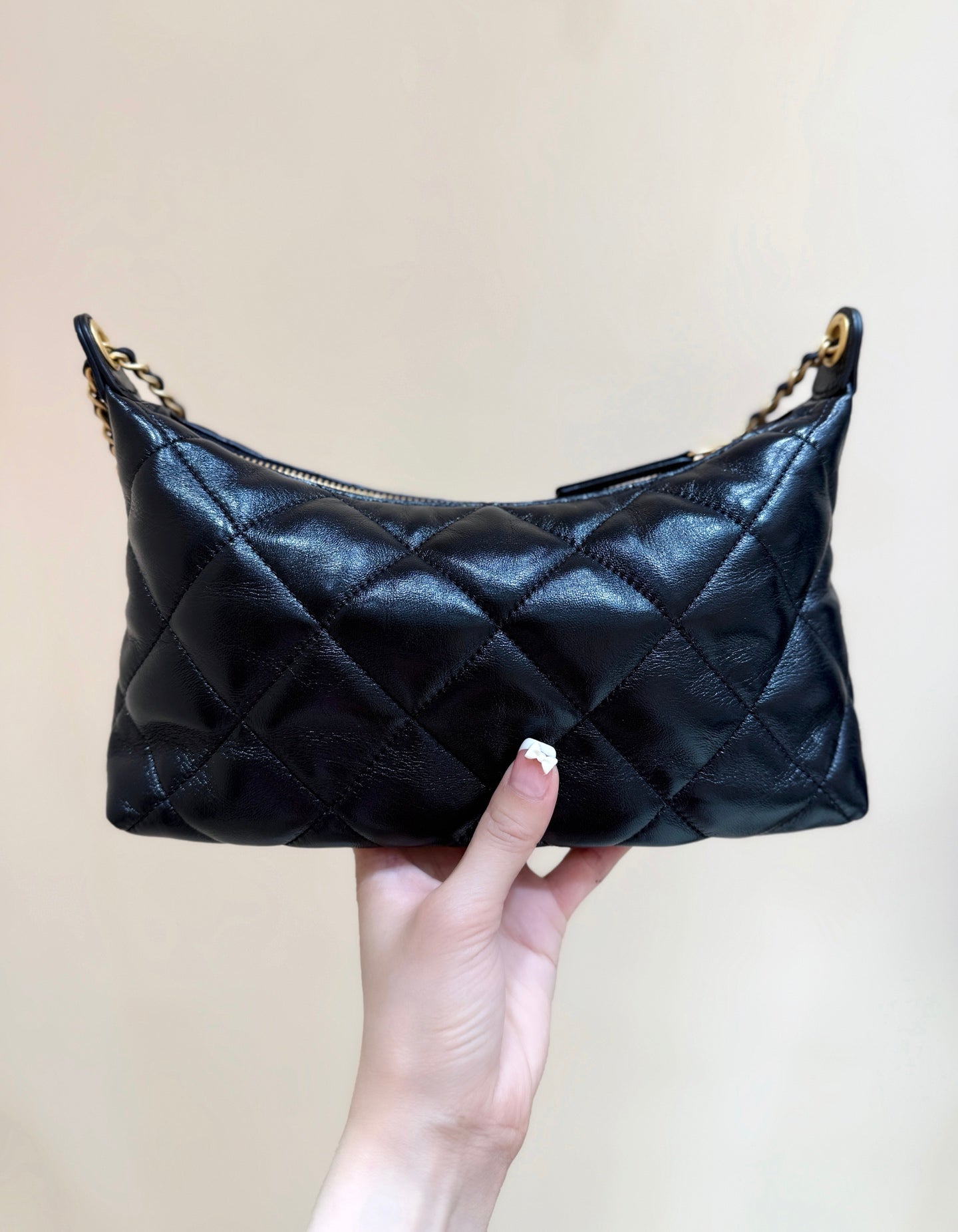 CHANEL QUILTED HOBO SHOULDER BAG 26 IN BLACK GLOSSY LAMBSKIN