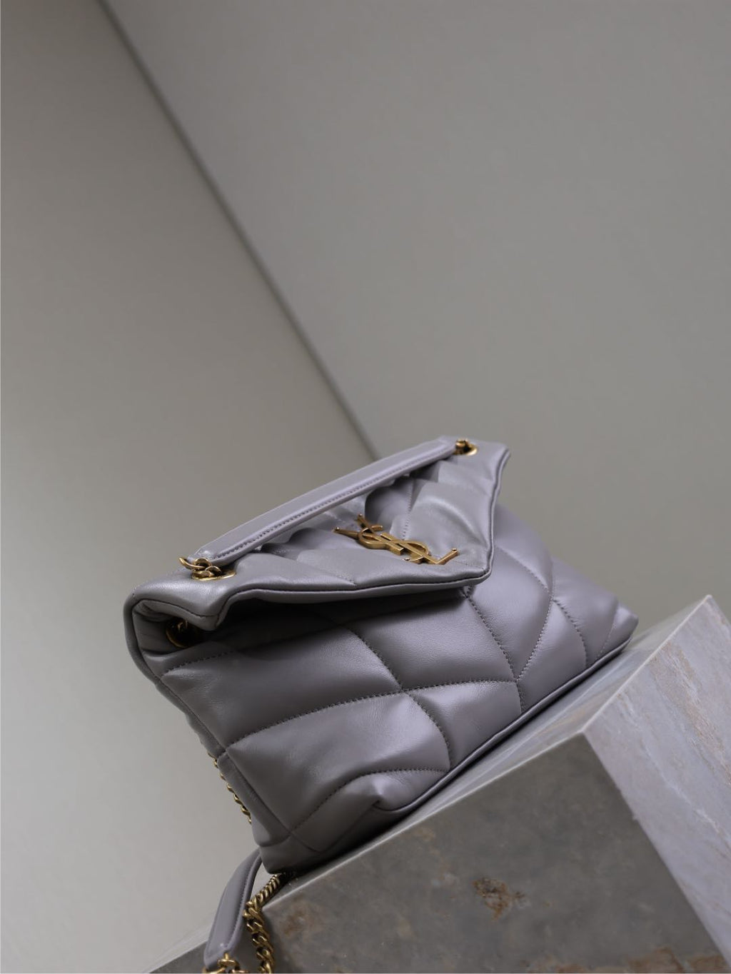 YSL 25S LOULOU PUFFER MEDIUM 29 IN SMOKY LAVENDER CALFSKIN
